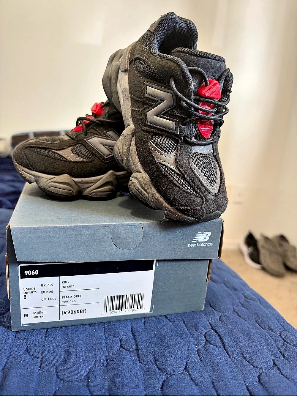 New Balance 9060 Black & Gray Sneakers US 7.5 Like New